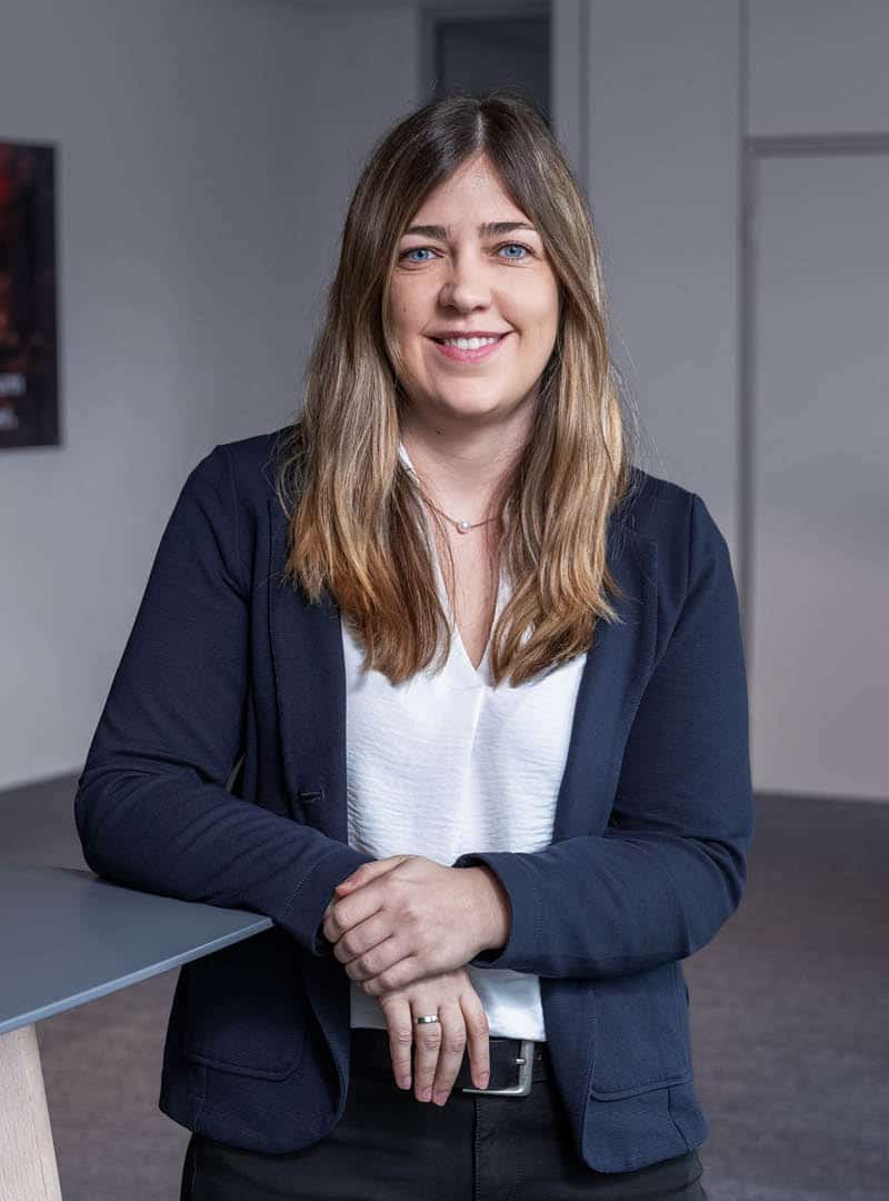 Portraitfoto von Katrin Lamplmair, Leitung der Rechts- und Personalabteilung, Vice President